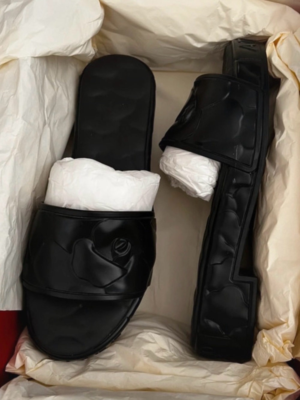 women’s valentino slide type sandal size 7